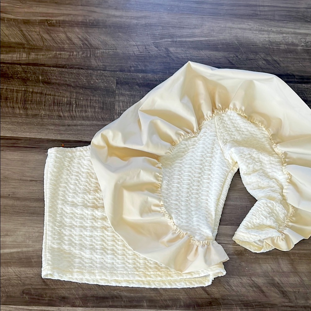 SHEIN Cream Crop Top